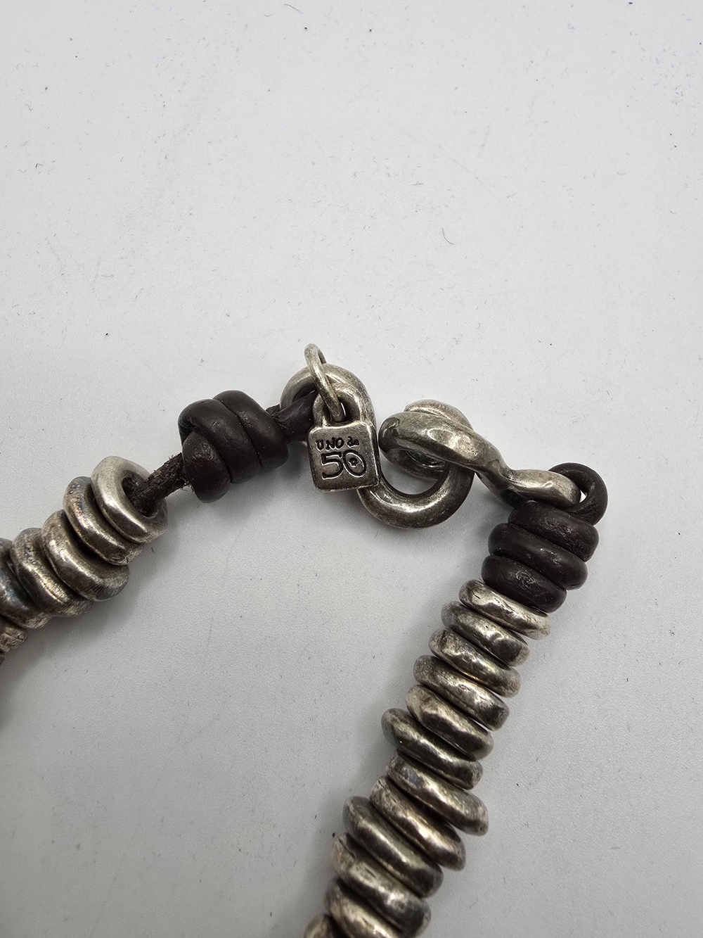 UNO de 50 Silver Bead and Brown Leather Bracelet - Picture 2 of 7